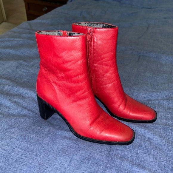 Vintage red heeled boots - Picture 1 of 11